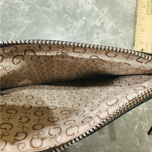 Guess Large Tan Yellow Leather Wristlet/Clutch, Zip Closure - Picture 3 of 3